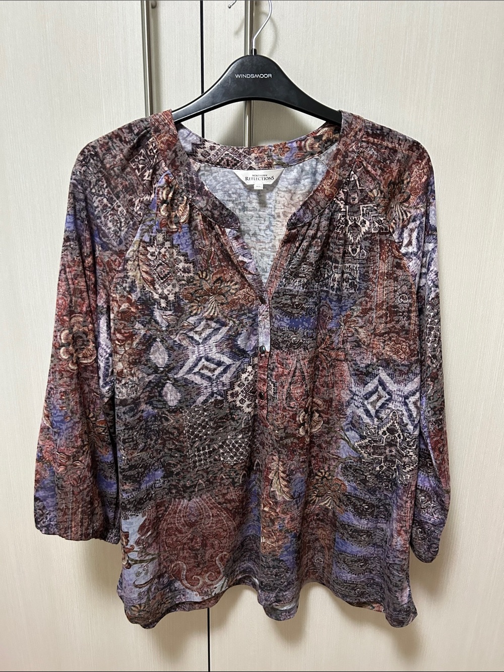 Northern Reflections Multi-Color Printed Split-Neck Top with 3/4 sleeves.